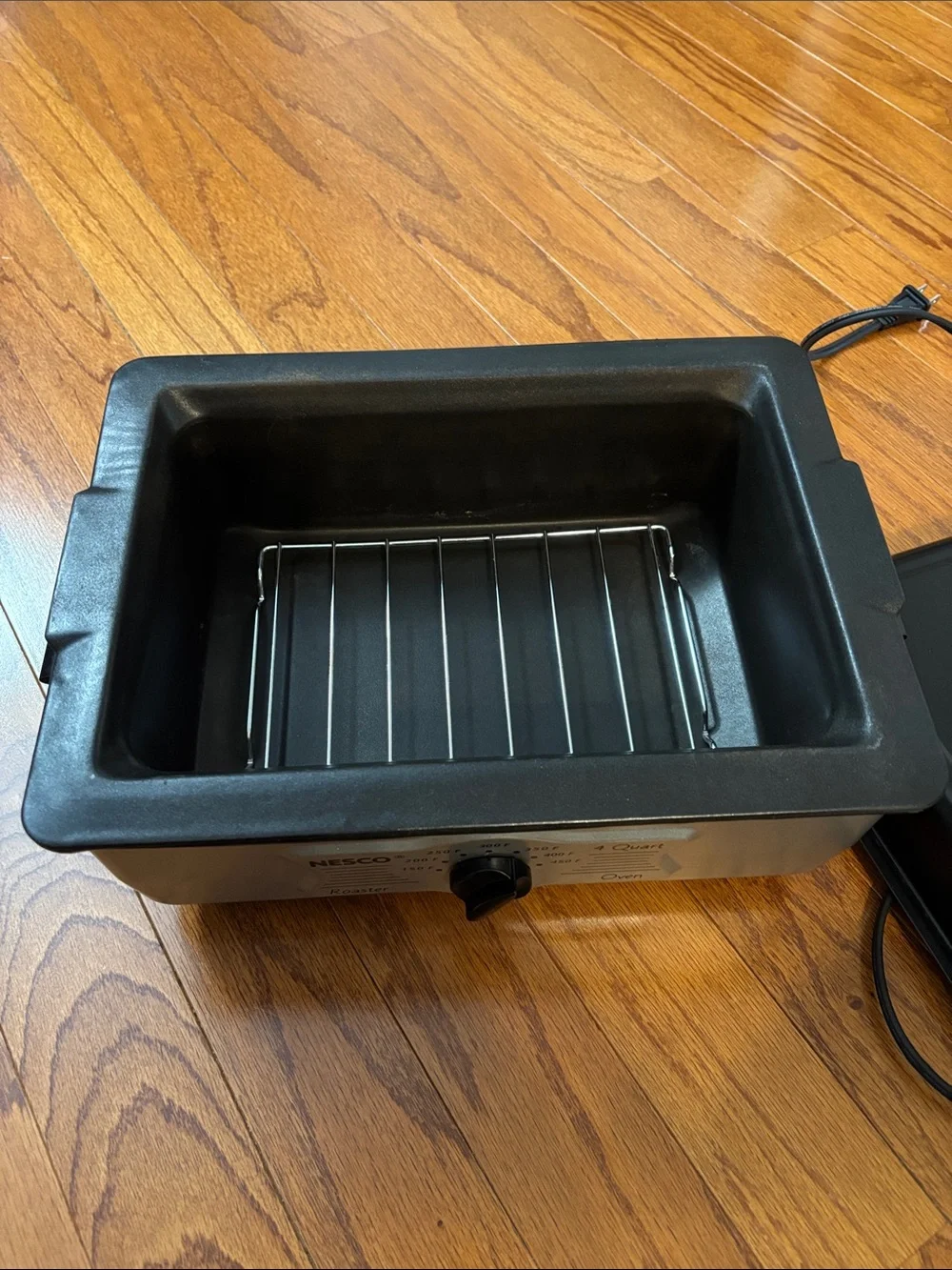Nesco 4-Qt Roaster Oven Roasts, Bakes, Steams, Slow Cooks, etc
